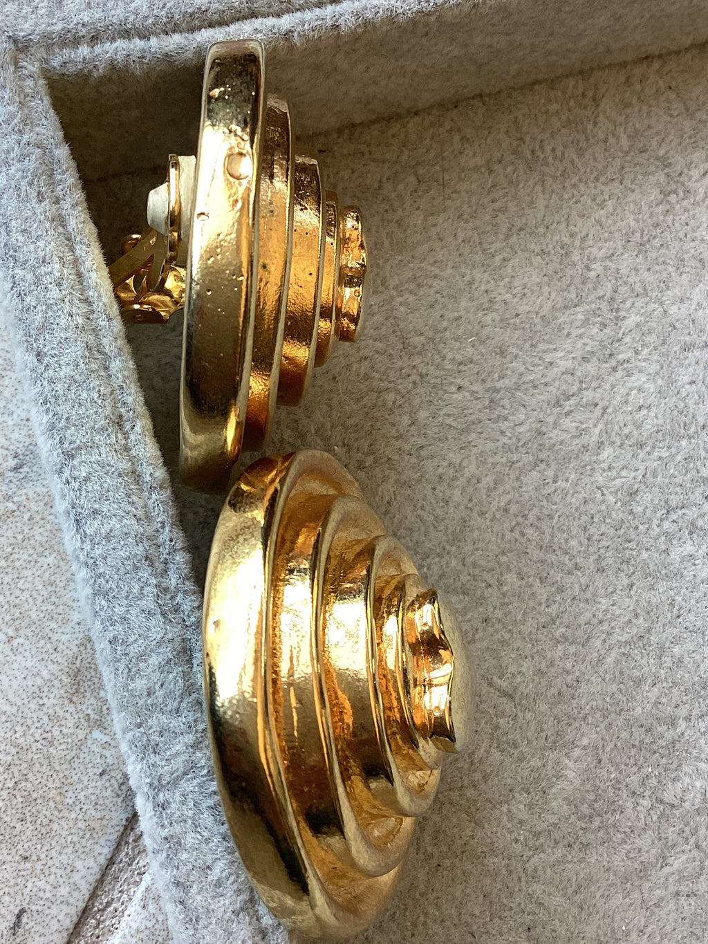 Vintage 1980’s Escada Gold Tone Concentric Circle Heart Clip-On Earrings
