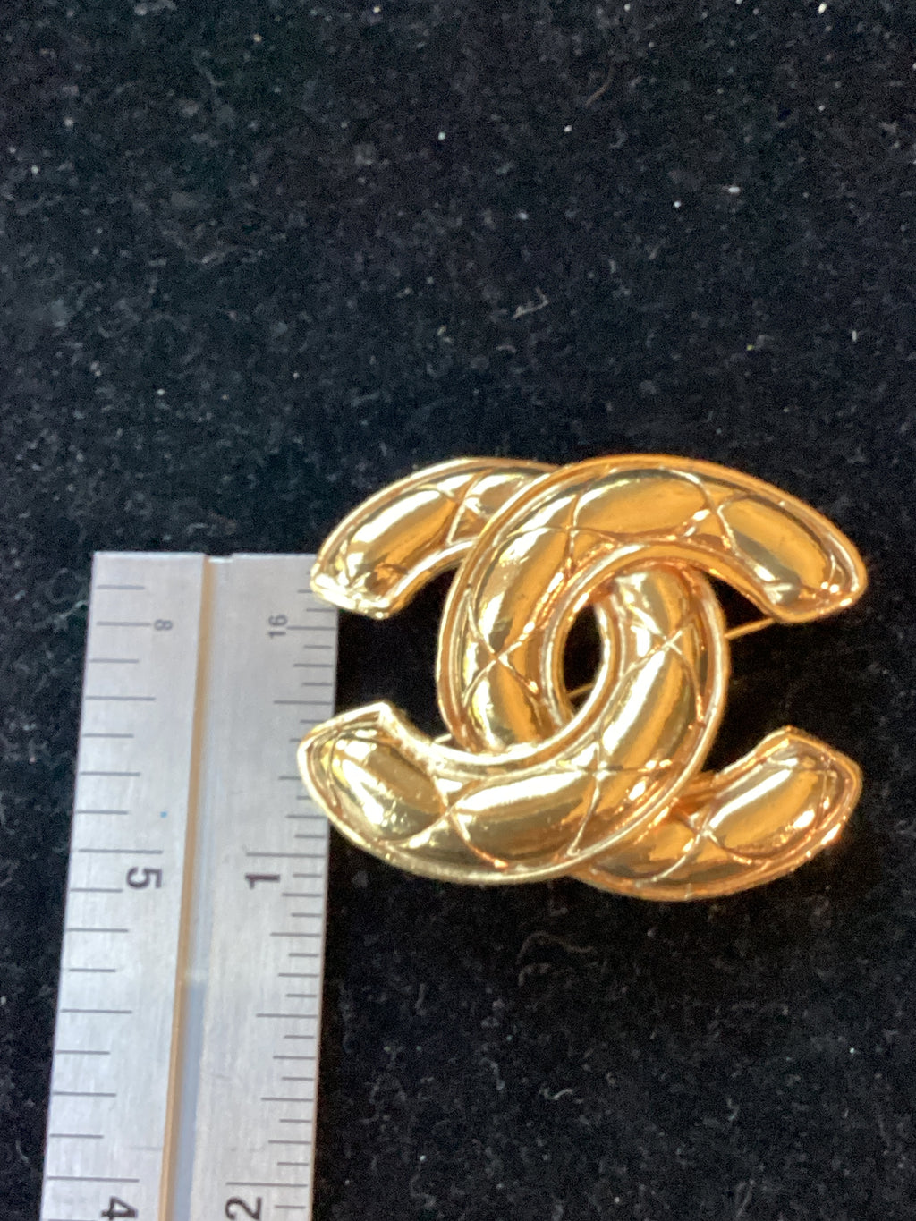 CHANEL Gold Matelasse’ Brooch