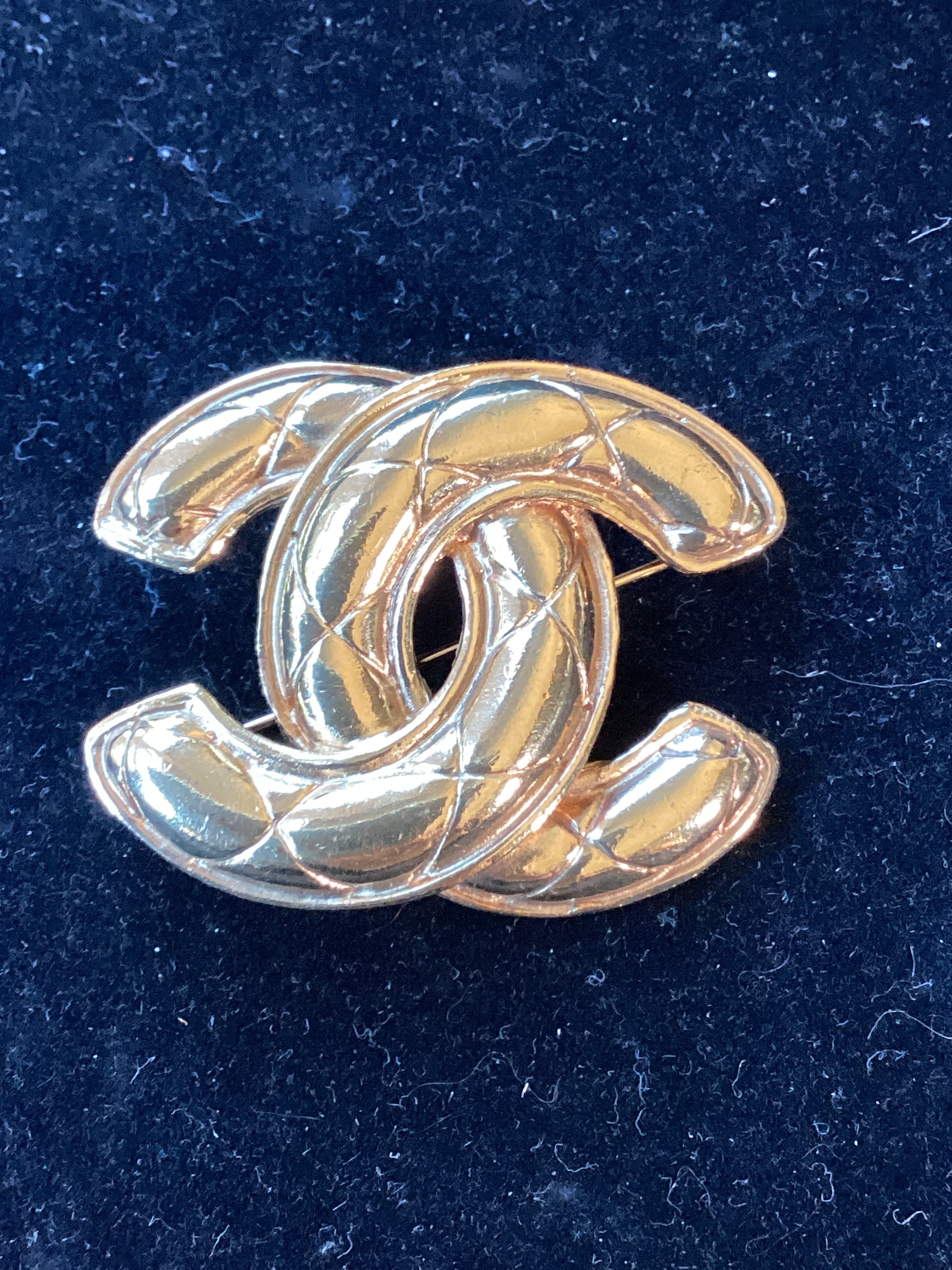 CHANEL Gold Matelasse’ Brooch