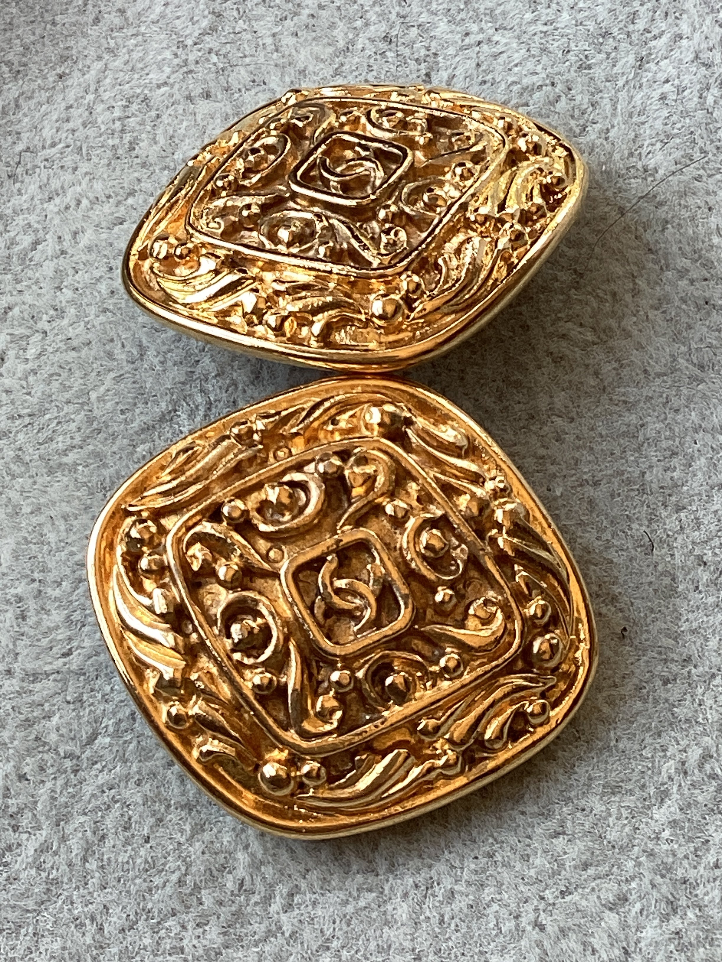 Authentic Vintage Chanel Diamond Arabesque Filigree CC Clip-On Earrings (1981-1985)