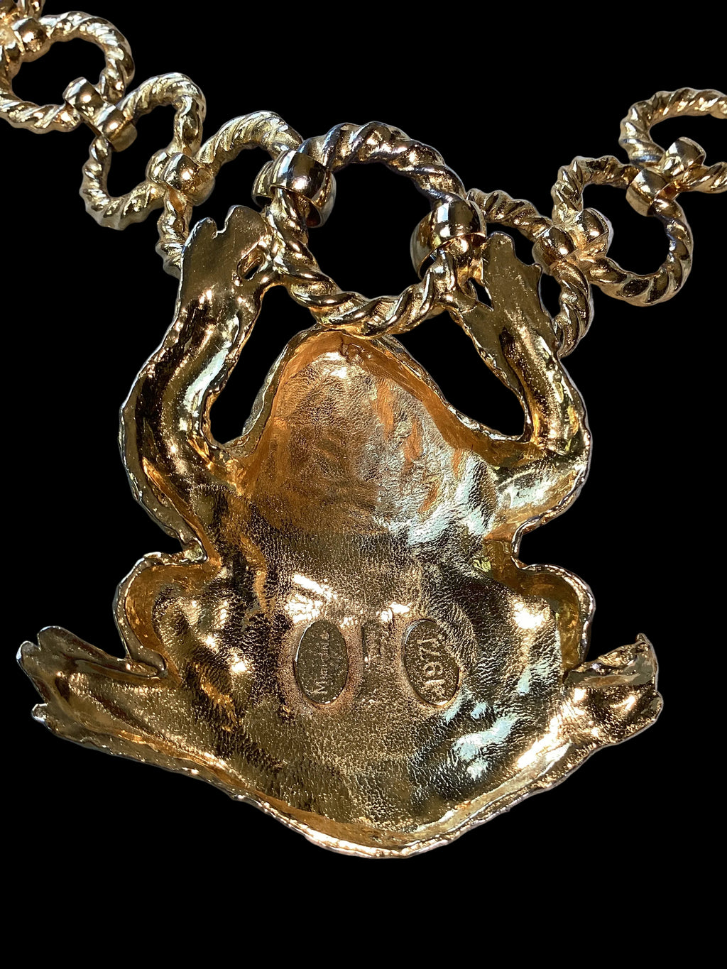 1971 Princess Mimi di Niscemi Frog Pendant Necklace