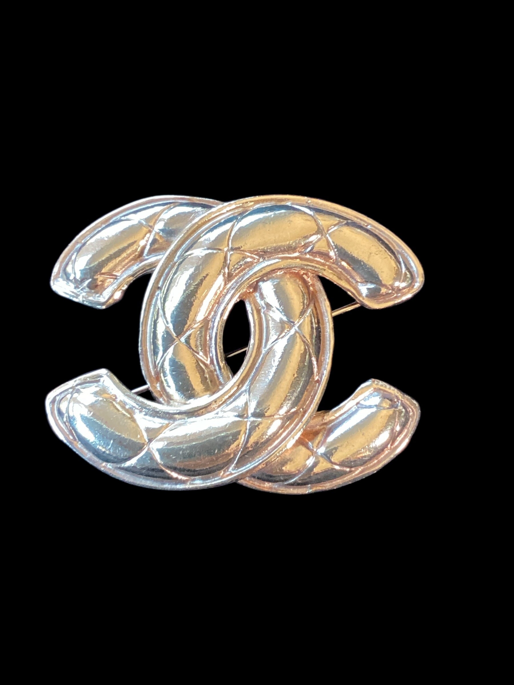 CHANEL Gold Matelasse’ Brooch