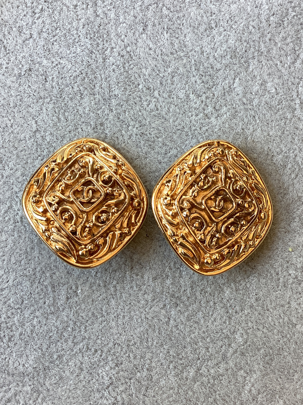 Authentic Vintage Chanel Diamond Arabesque Filigree CC Clip-On Earrings (1981-1985)