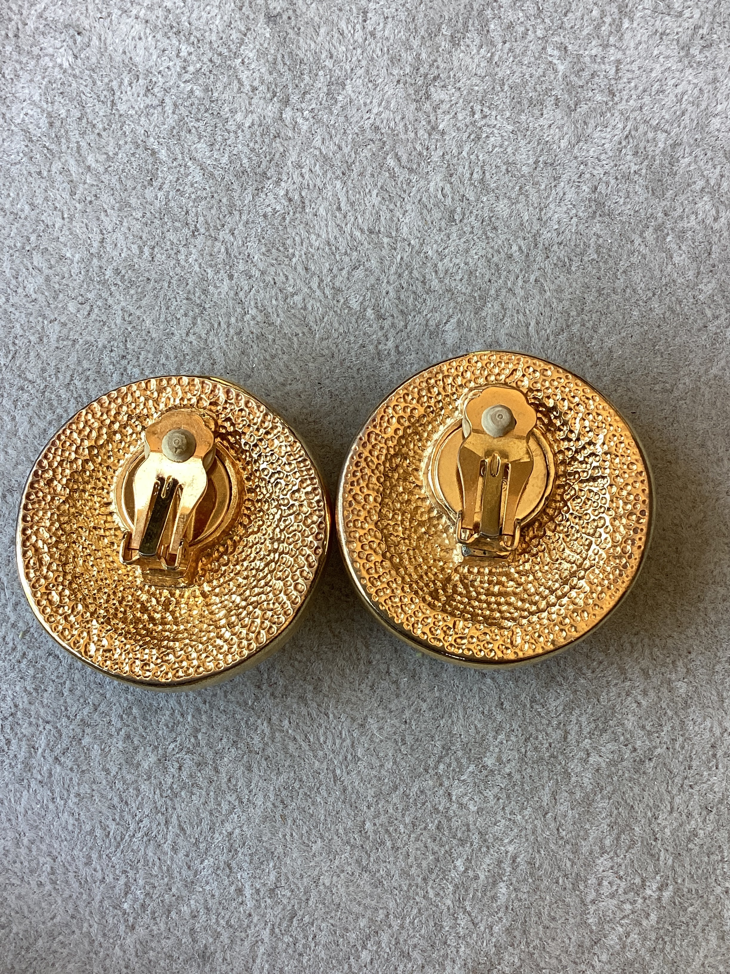 Vintage 1980’s Escada Gold Tone Concentric Circle Heart Clip-On Earrings