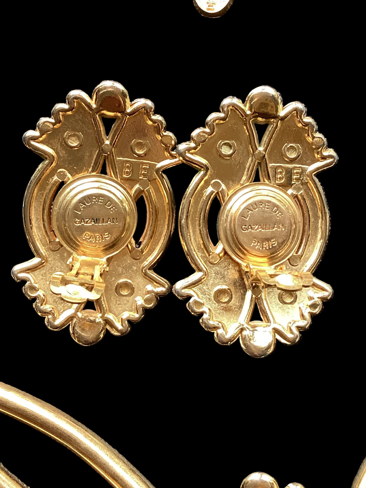 Laure de Gazaillan Paris Statement 1980’s Runway Couture Parure – Gold-Tone Double Gas-Pipe Necklace & Clip-On Earrings