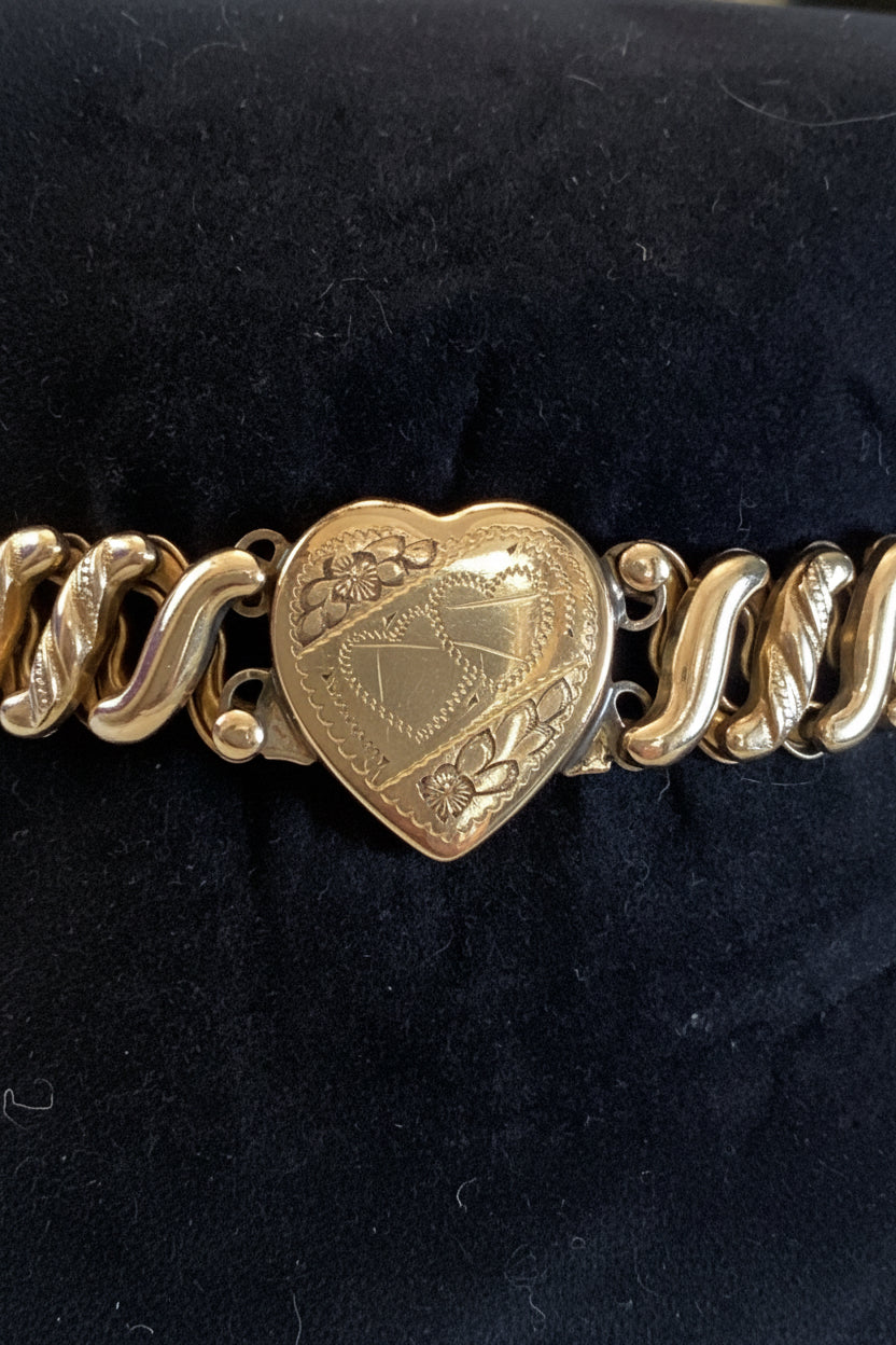 WW1 Era
Antique D.F.Briggs Co. Carmen Sweetheart Expansion Bracelet Gold Filled Double Heart Circa 1903-1922