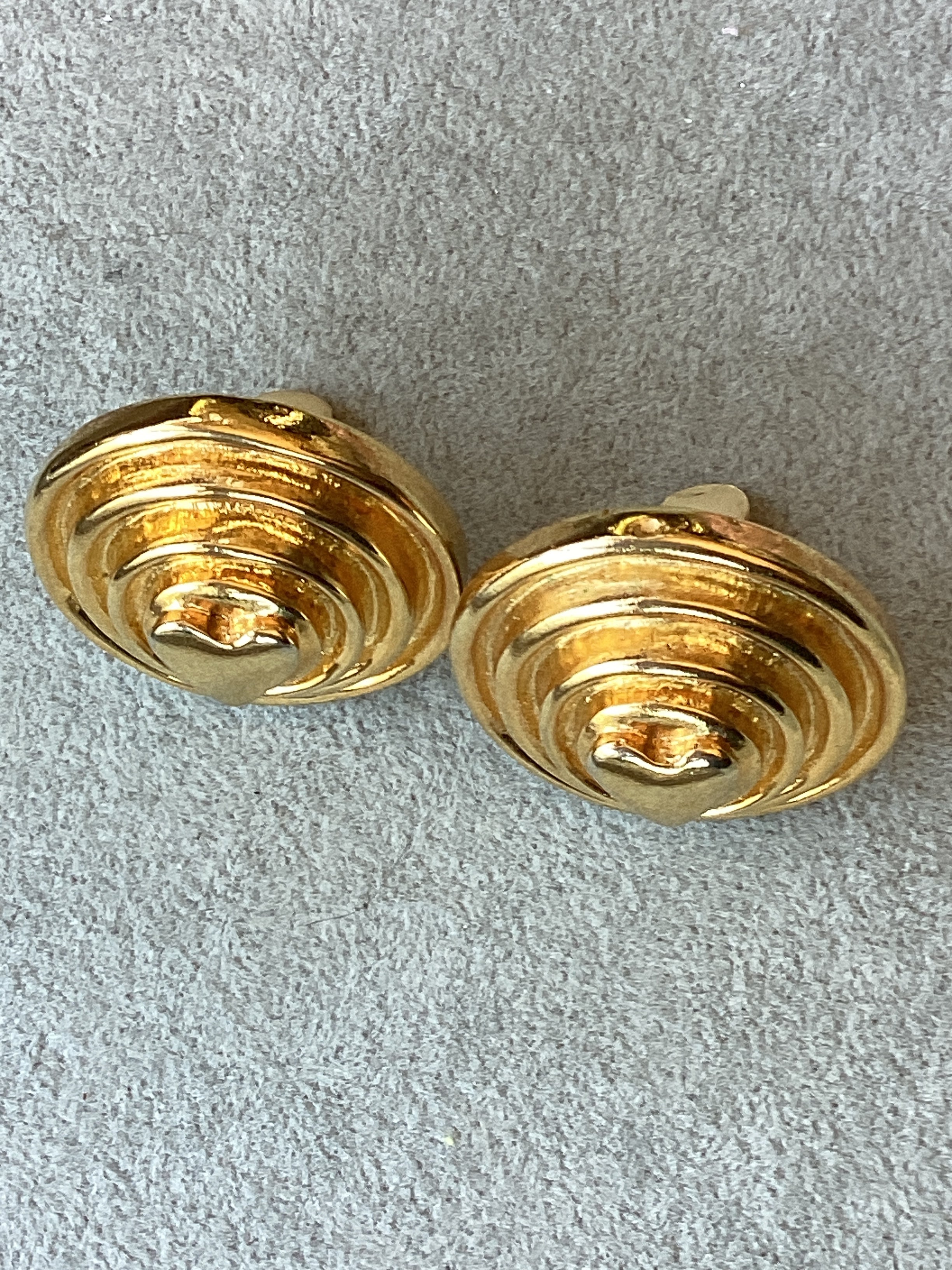 Vintage 1980’s Escada Gold Tone Concentric Circle Heart Clip-On Earrings