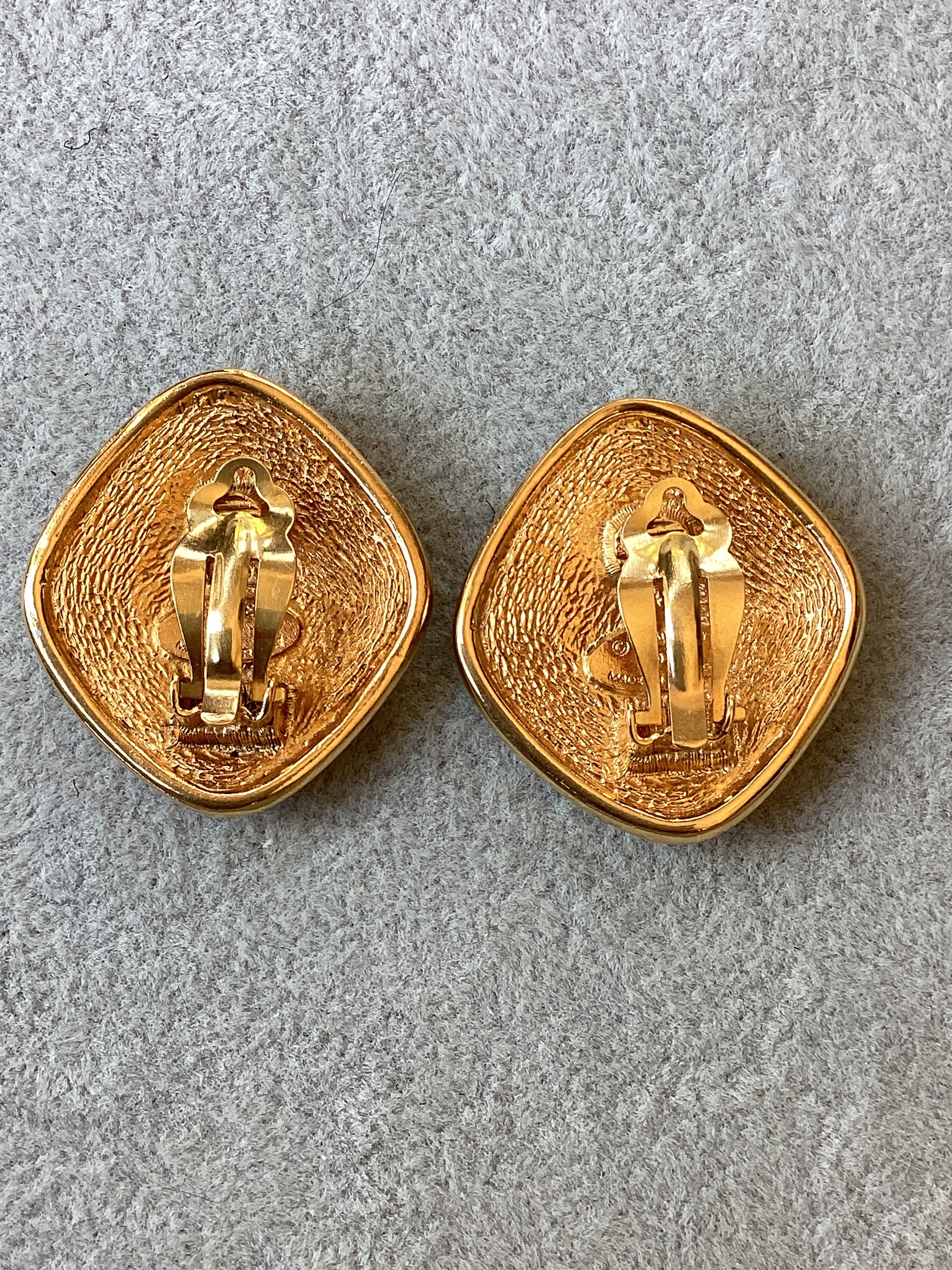 Authentic Vintage Chanel Diamond Arabesque Filigree CC Clip-On Earrings (1981-1985)