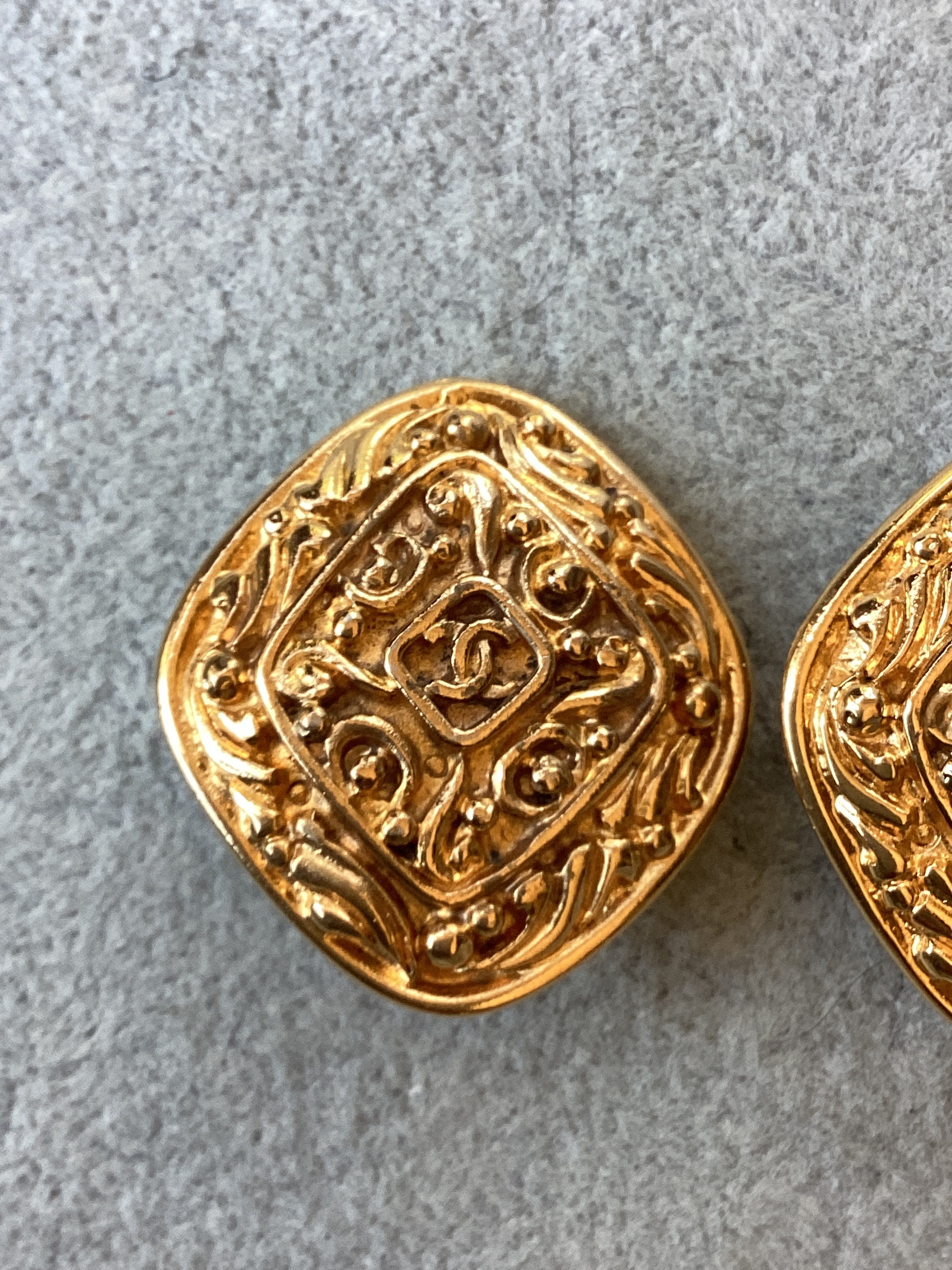 Authentic Vintage Chanel Diamond Arabesque Filigree CC Clip-On Earrings (1981-1985)