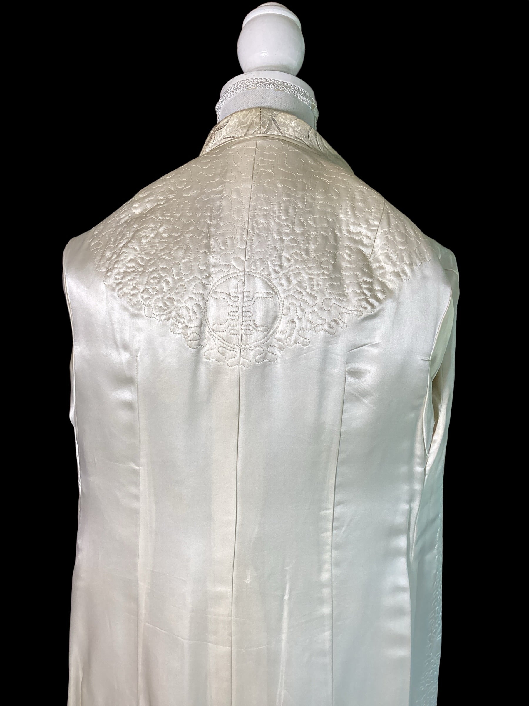 Pristine Vintage 1960s Metallic Silver & Ivory Silk Brocade Floor-Length Opera/Evening Coat