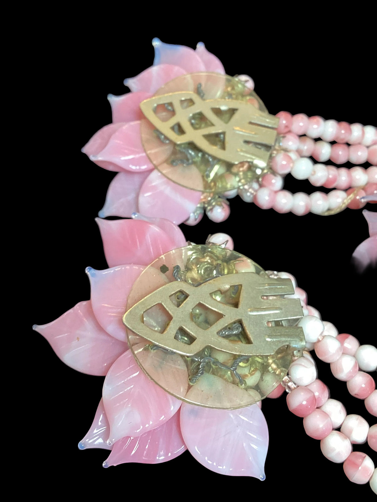 Museum-Quality 1940s Miriam Haskell/Frank Hess Pink & White Swirled Glass Lariat & Dress Clip Set - Archival Store Display Provenance
