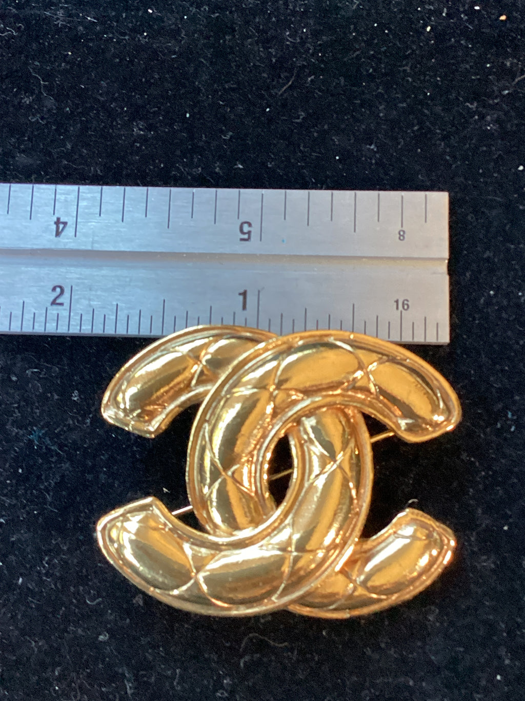CHANEL Gold Matelasse’ Brooch