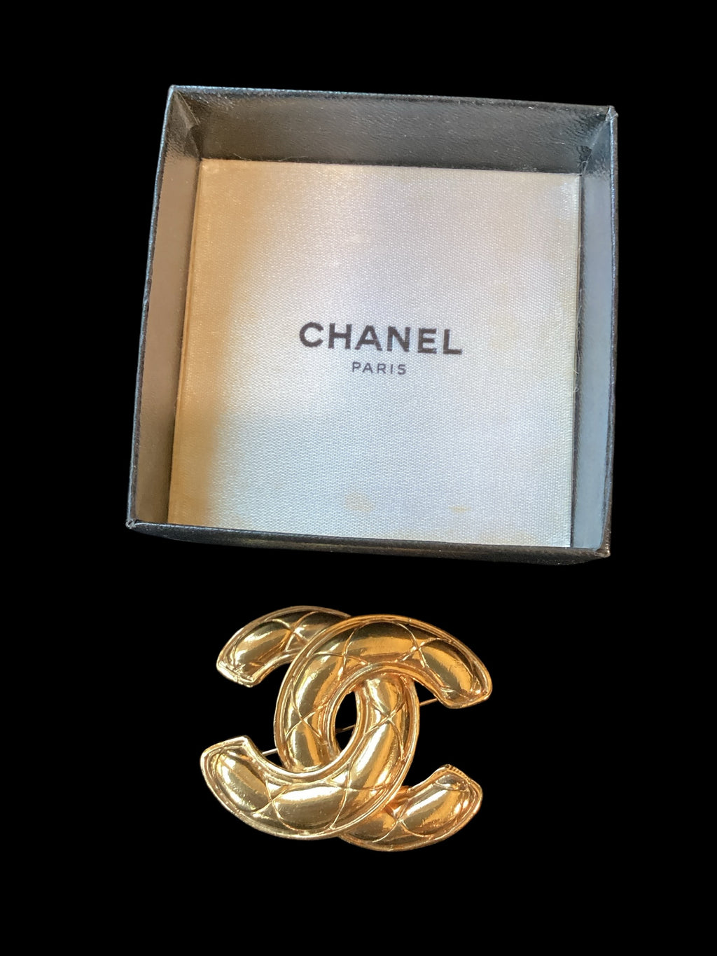 CHANEL Gold Matelasse’ Brooch