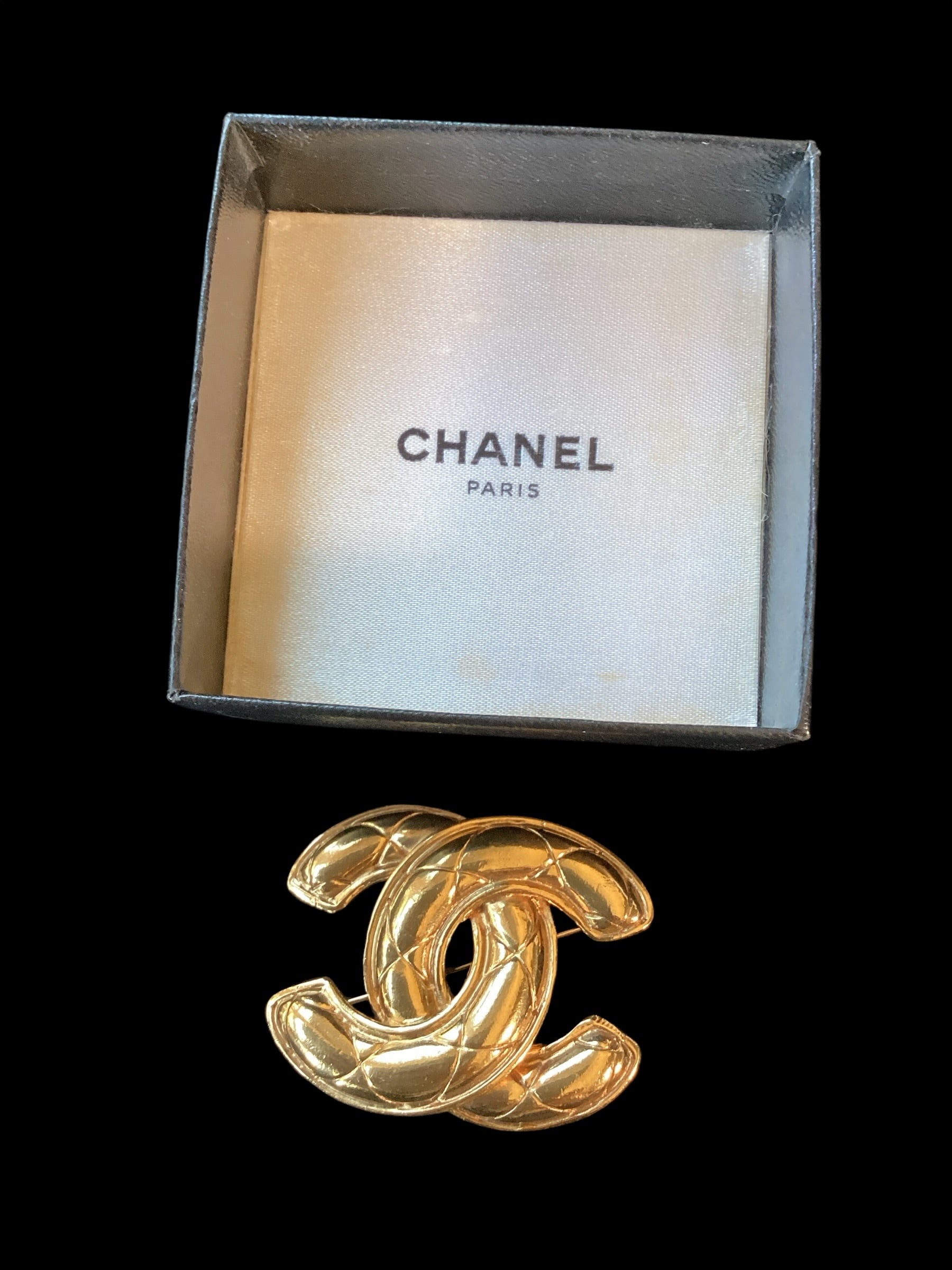 CHANEL Gold Matelasse’ Brooch