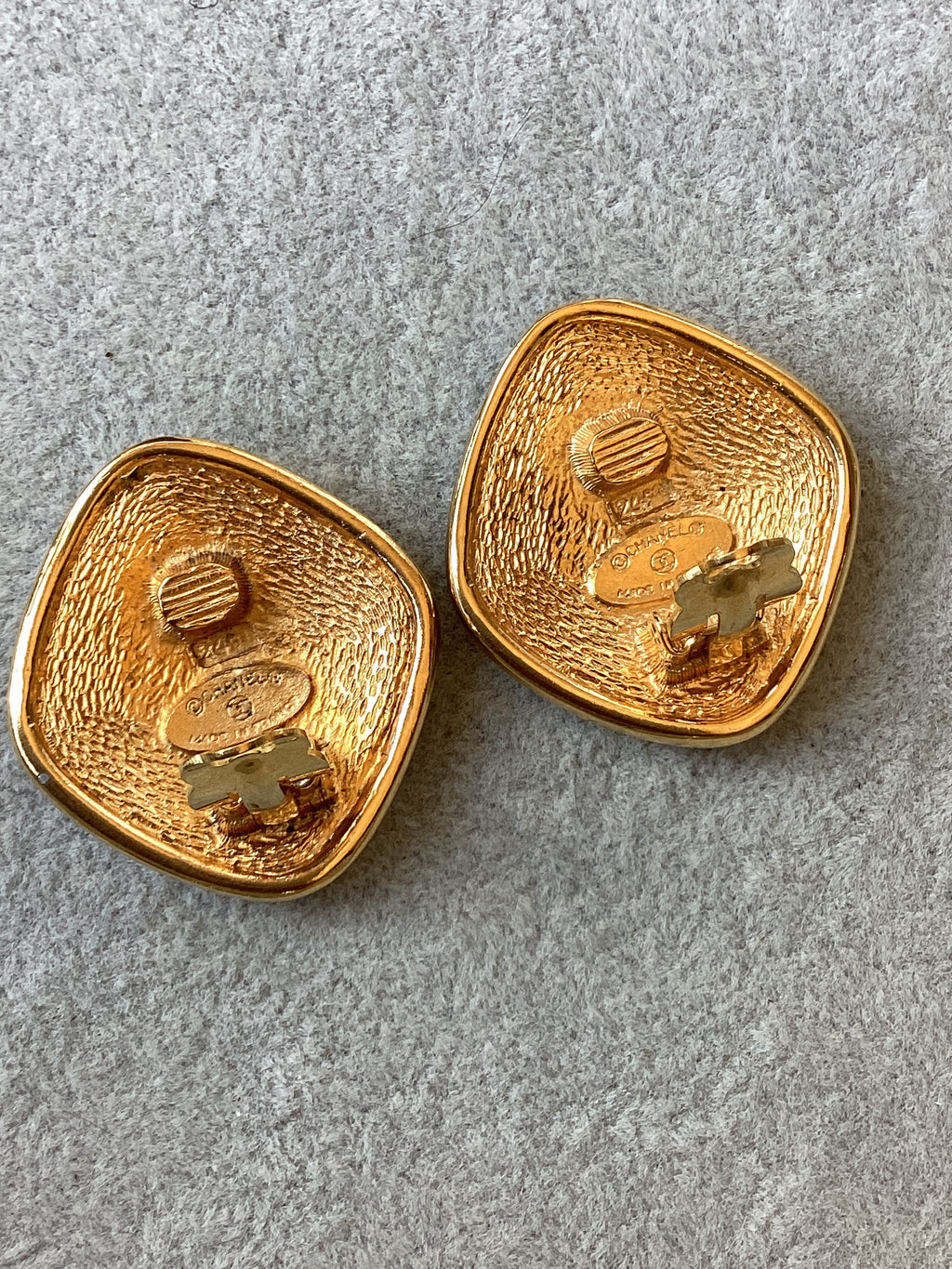 Authentic Vintage Chanel Diamond Arabesque Filigree CC Clip-On Earrings (1981-1985)
