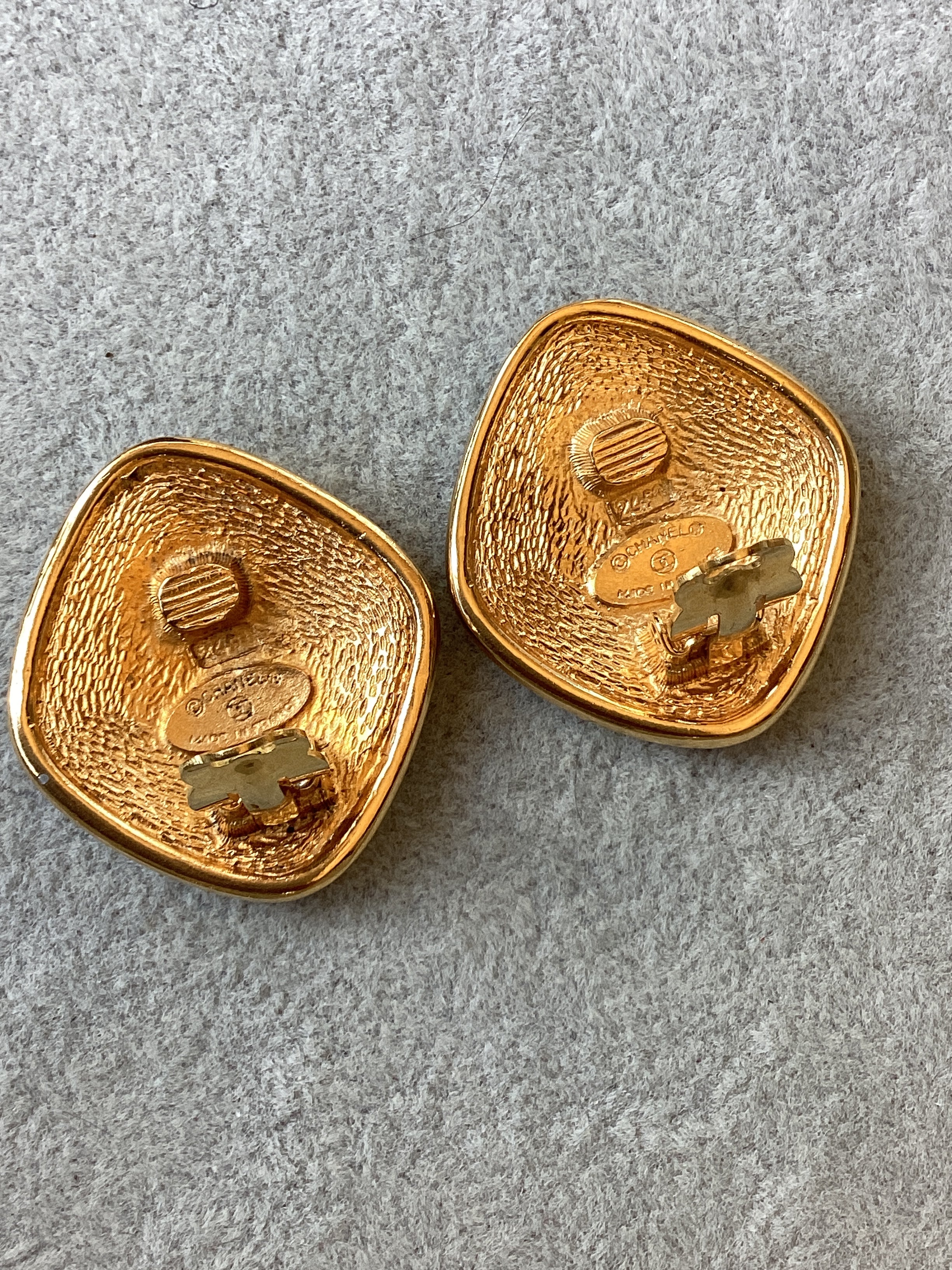 Authentic Vintage Chanel Diamond Arabesque Filigree CC Clip-On Earrings (1981-1985)