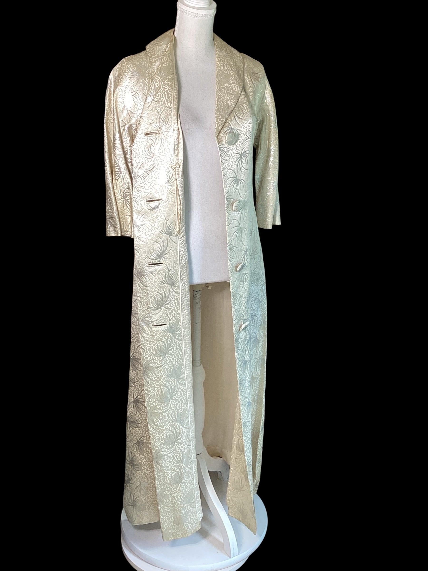 Pristine Vintage 1960s Metallic Silver & Ivory Silk Brocade Floor-Length Opera/Evening Coat
