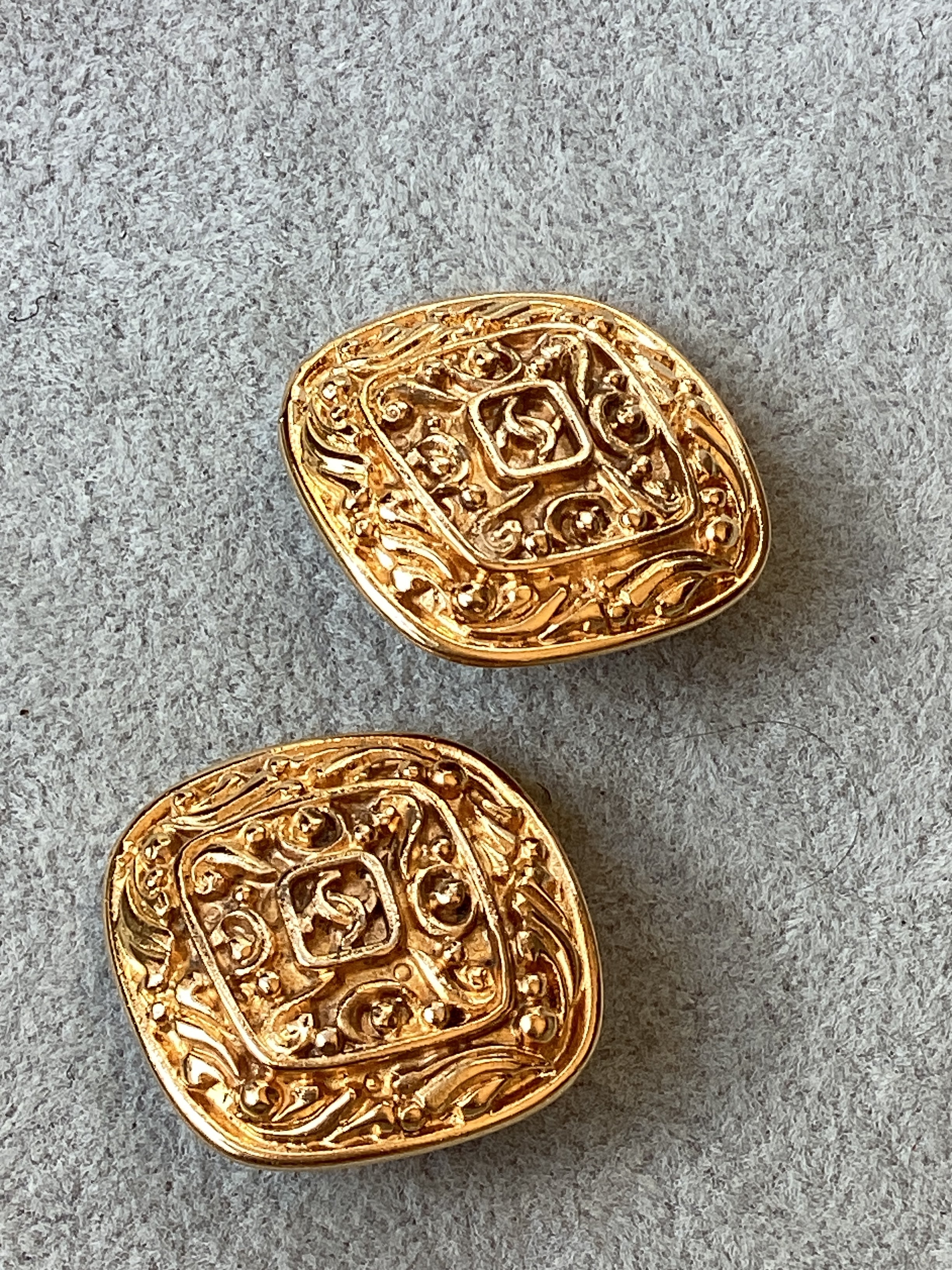 Authentic Vintage Chanel Diamond Arabesque Filigree CC Clip-On Earrings (1981-1985)
