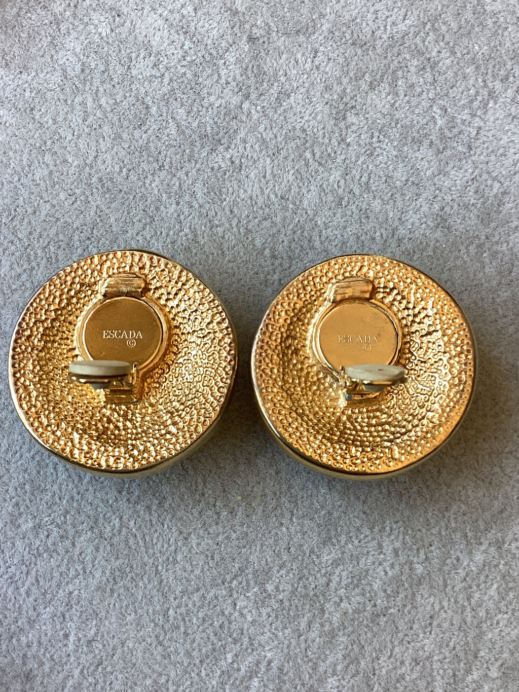 Vintage 1980’s Escada Gold Tone Concentric Circle Heart Clip-On Earrings